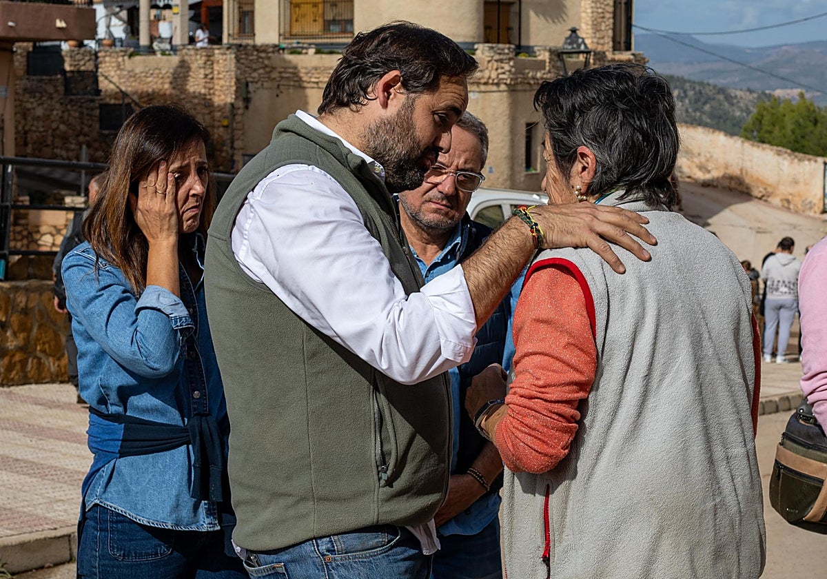 «Todo puede reconstruirse, salvo una vida. Y en Letur y Mira nos faltan siete», asegura Paco Núñez