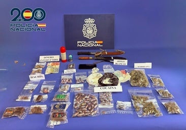 La Policía desmantela un activo punto de venta de droga en el barrio de Sagunto donde escondían munición de guerra