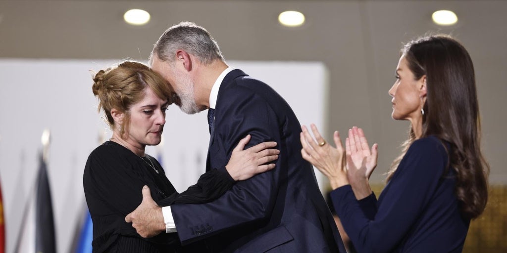 El Rey preside un funeral marcado por la tensión de las víctimas contra Mazón y la inacción política