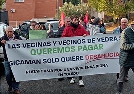 Los vecinos de Yedra 8, en pie de guerra contra los desahucios de Gicaman: «La solución nunca puede ser la fuerza»