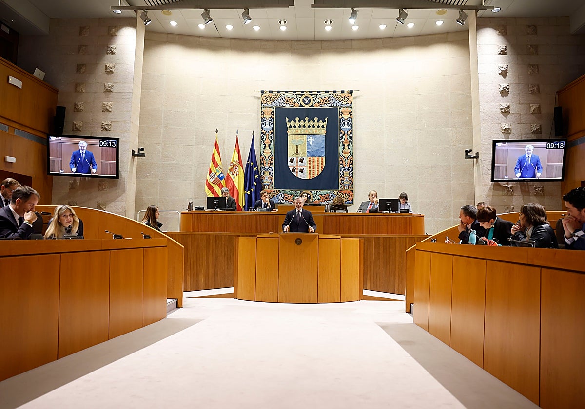 El presidente de Aragón, Jorge Azcón comparece en las Cortes a petición del PSOE para explicar el plan de gobierno para el resto de la XI legislatura en un momento de máxima tensión entre el PP y Vox