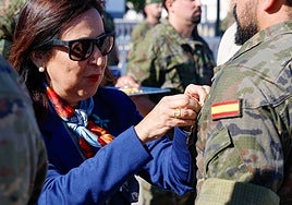 Robles condecora a 38 militares desplegados en Letur tras el efecto devastador de la dana