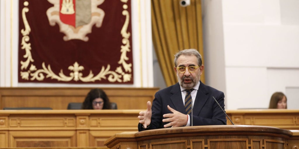 Sanz niega que el caso de los cribados en Talavera «sea un desastre» mientras PP y Vox piden su dimisión por «negligencia»