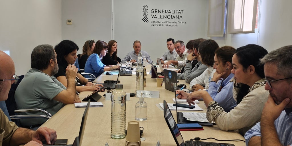 Los colegios valencianos tendrán que mandar deberes  online  si suspenden clases por alerta de lluvias