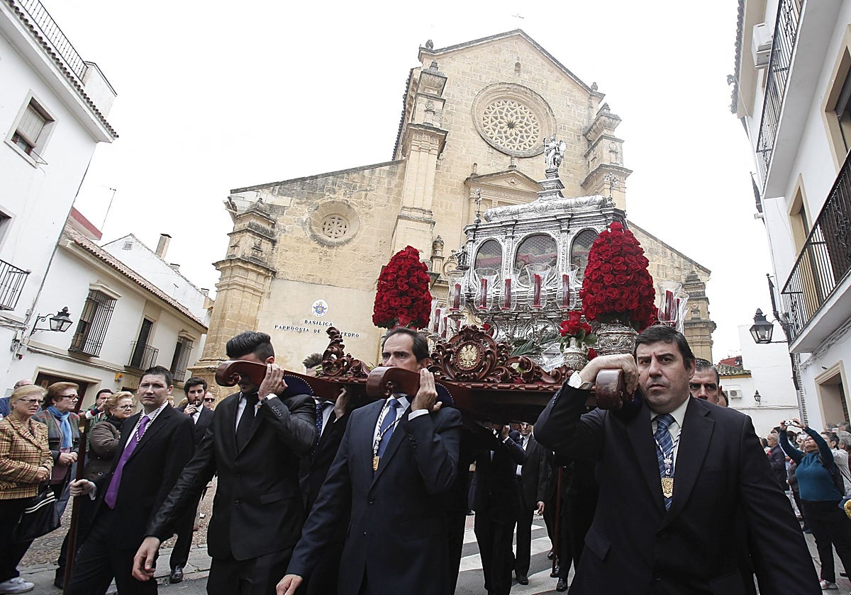 Procesión con la urna de los Santos Mártires de Córdoba, el 23 de noviembre de 2014