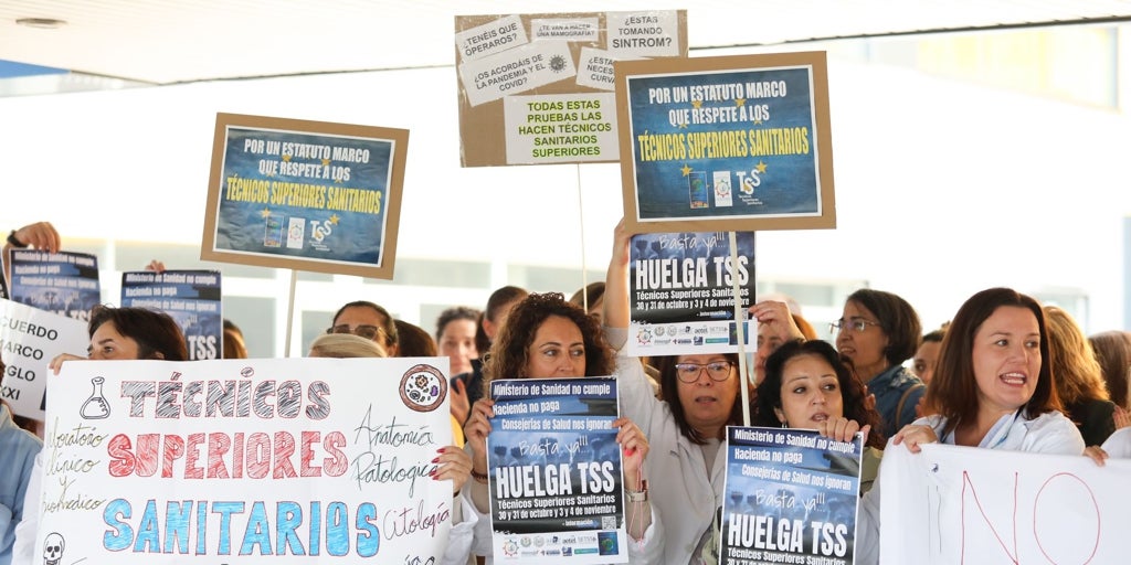 Un centenar de técnicos sanitarios de Toledo pide la homologación europea de sus estudios y el sueldo del grupo B, reconocido hace 18 años