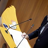 Azcón estalla contra Vox y en defensa de Lambán: «Pusimos coche oficial por su estado de salud»