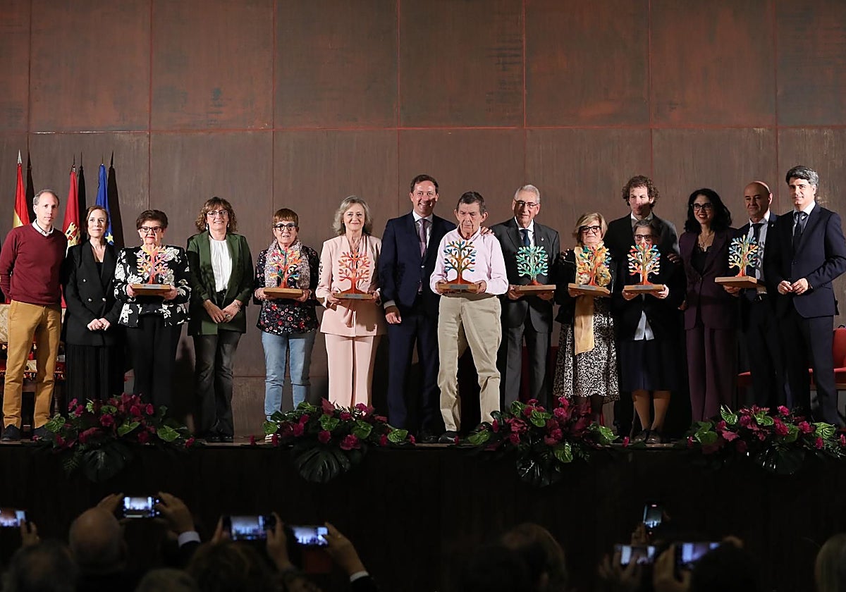Foto de familia de todos los premiados