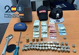 Halloween surrealista: pillan con el botín a dos ladrones que reventaron dos lavanderías con un gran destornillador