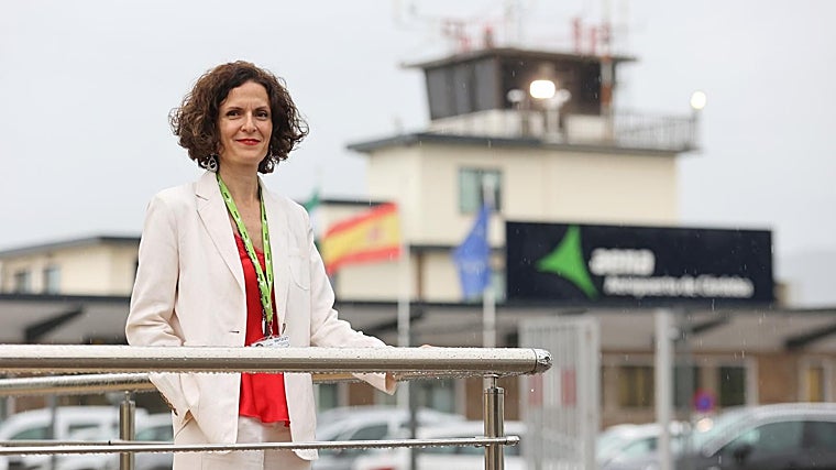 La directora del aeropuerto de Córdoba en las instalaciones cordobesas