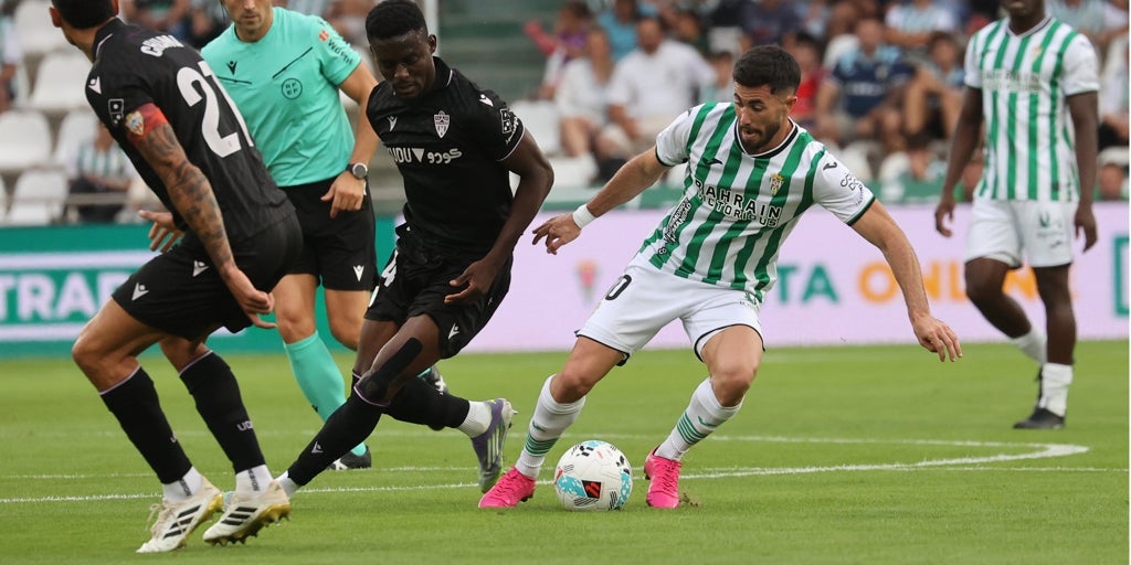 El Córdoba CF quiere superar el tropiezo copero ante un Ceuta en estado de gracia