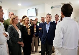 La Junta de Andalucía niega la desaparición de contratos de emergencia por 53 millones y acusa al PSOE de «manipular»