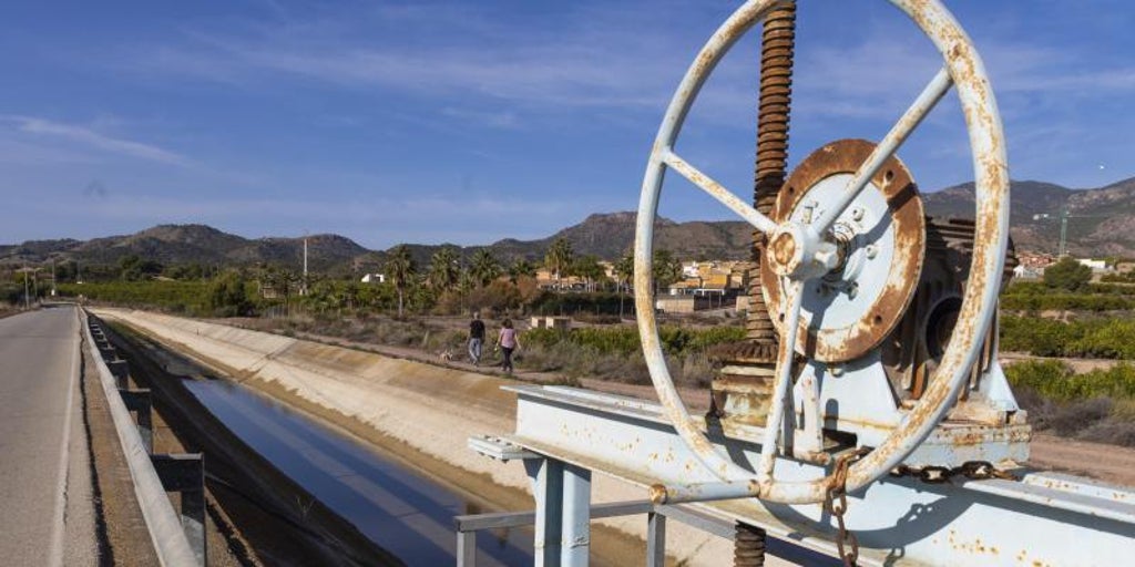 El Gobierno de Page insta a los regantes del Tajo-Segura a ser «más inteligentes» para desalar y cerrar el trasvase