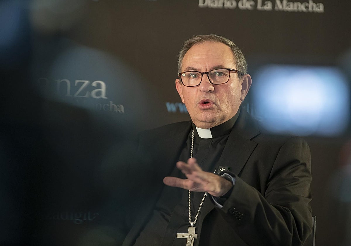 Abilio Martínez Varea, durante el desayuno organizado por el diario Lanza