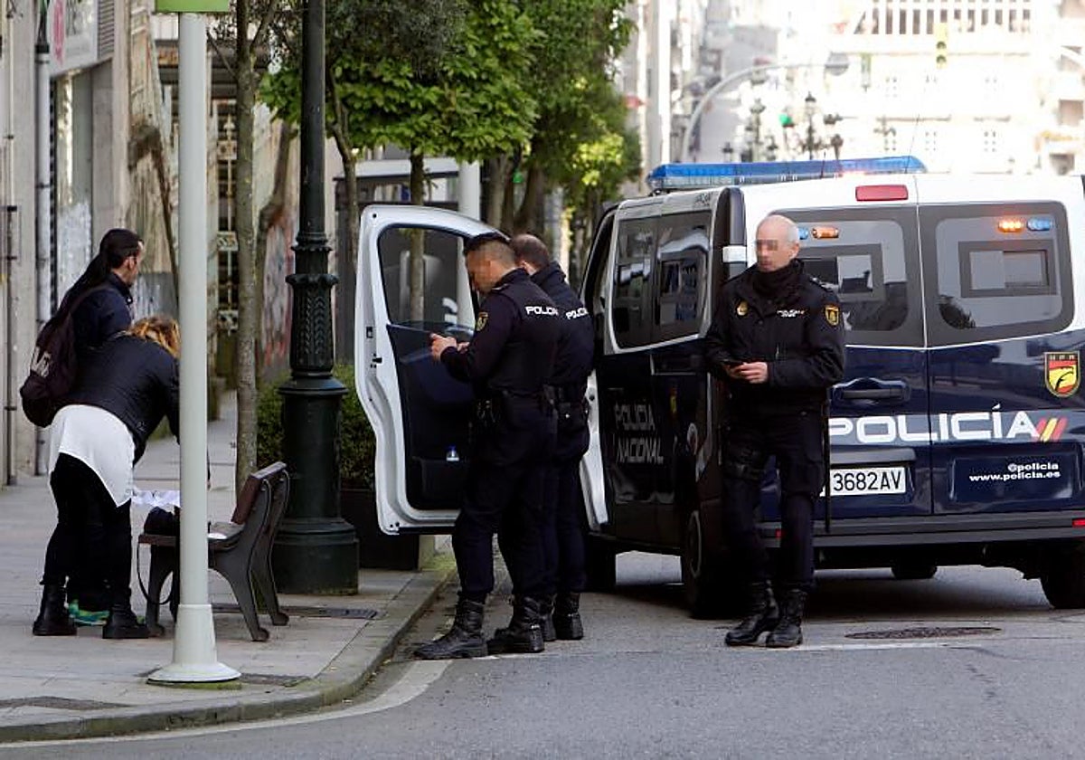Agentes de la Policía Nacional en Vigo (archivo)