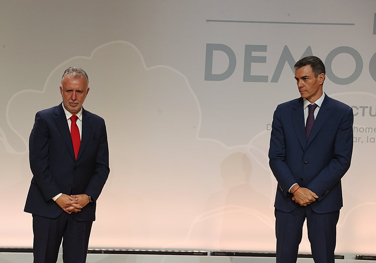 Pedro Sánchez y Ángel Víctor Torres en un acto juntos en Madrid