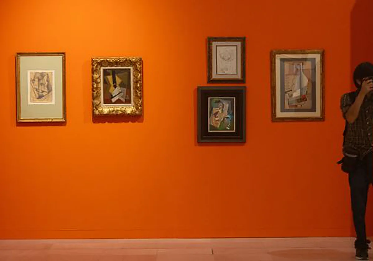 La muestra comenzó a exhibirse en Granada, pero sin el cuadro del pintor malagueño