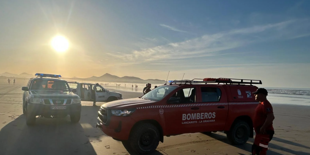 Localizado un cuerpo sin vida en la playa de Famara, donde se buscaba a un bañista desde el domingo