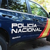 Dos hombres protagonizan una violenta pelea con palos, mesas y sillas en el centro de Valencia