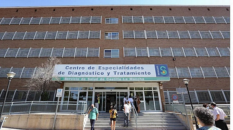 El Centro de Especialidades de Toledo, uno de los edificios marcado en rojo en el mapa del amianto