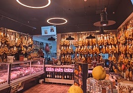 El robo de 29 jamones en una tienda de Lucena: «La mayoría valía entre 500 y 600 euros»