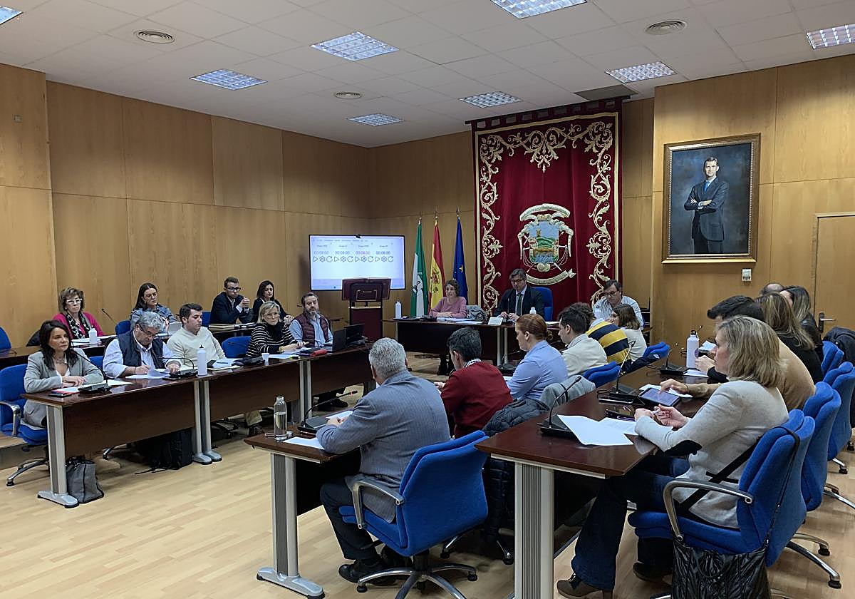 Imagen de un Pleno del Ayuntamiento de Puente Genil