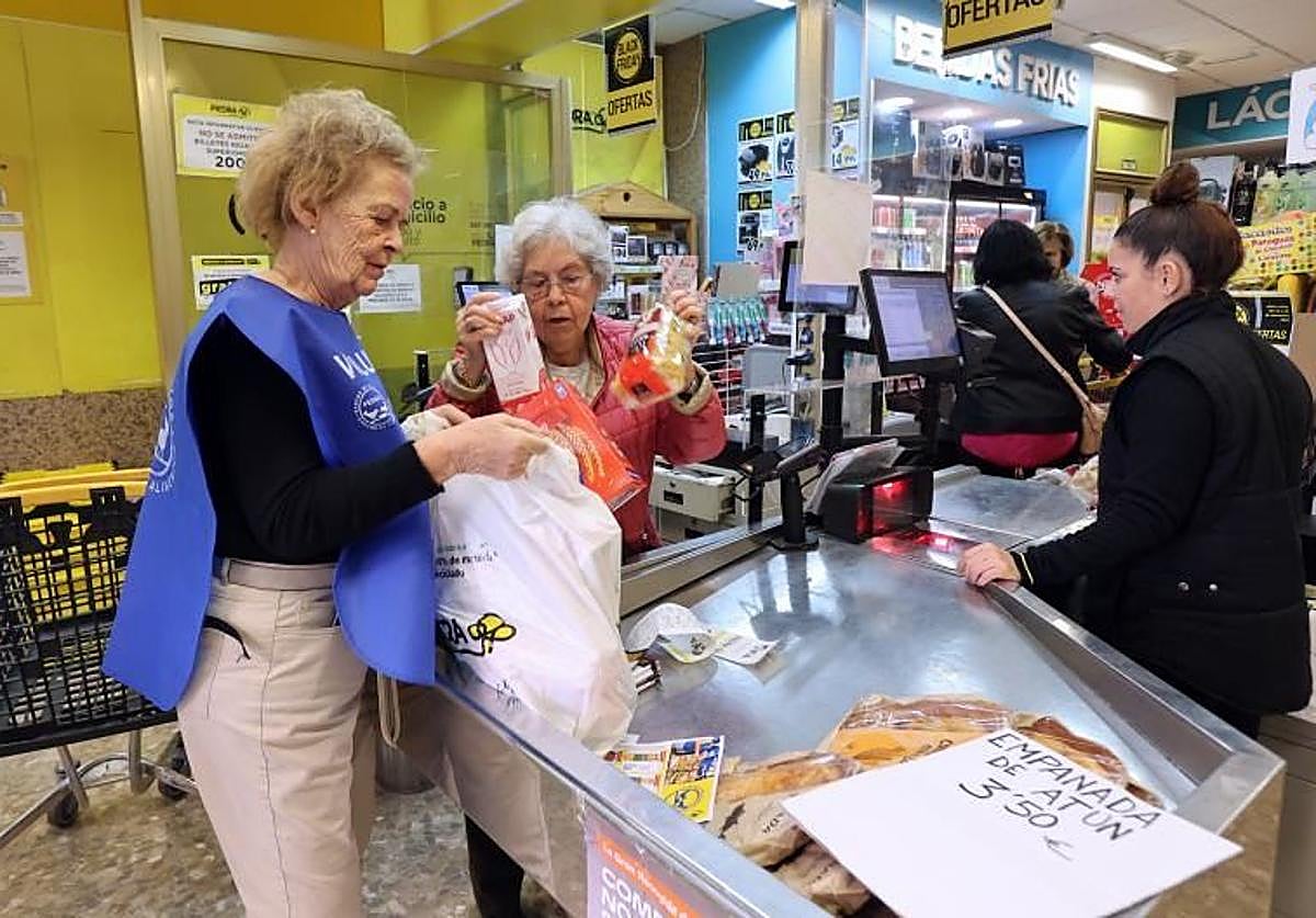 Imagen de una voluntaria de la Gran Recogida el año pasado