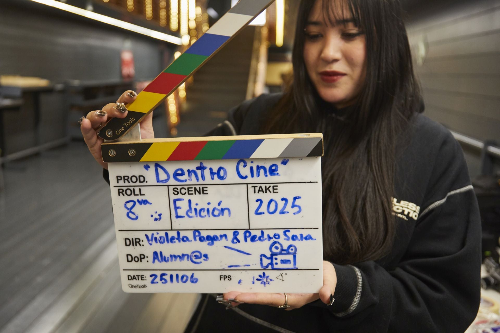 Varios alumnos de la Escuela Dentro Cine en la producción de un cortometraje, en Cineteca, Matadero