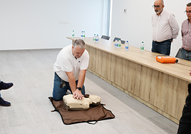 Los taxistas canarios aprenden a salvar una vida en seis minutos