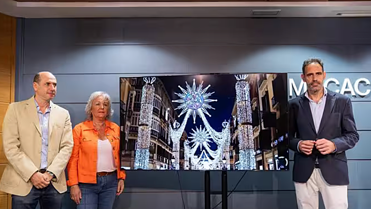 Málaga estrena sus luces de Navidad: Larios brillará con la Natividad y un 'cenachero' iluminará la Catedral