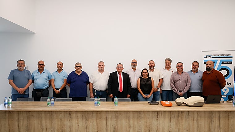 Los taxistas canarios aprenden a salvar una vida en seis minutos