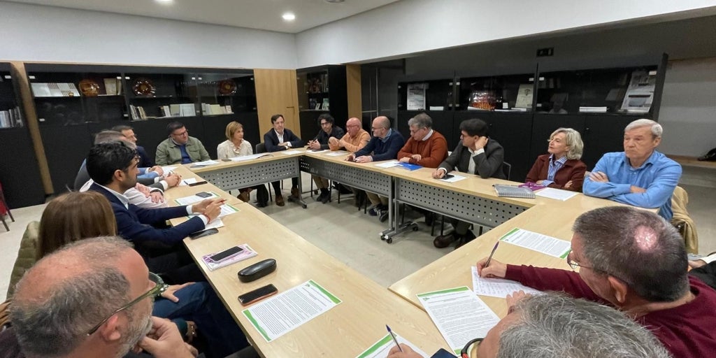 Albacete reclama al Ministerio un plan ferroviario que mantenga la estación de Hellín y reabra Tobarra, Pozo Cañada y Chinchilla