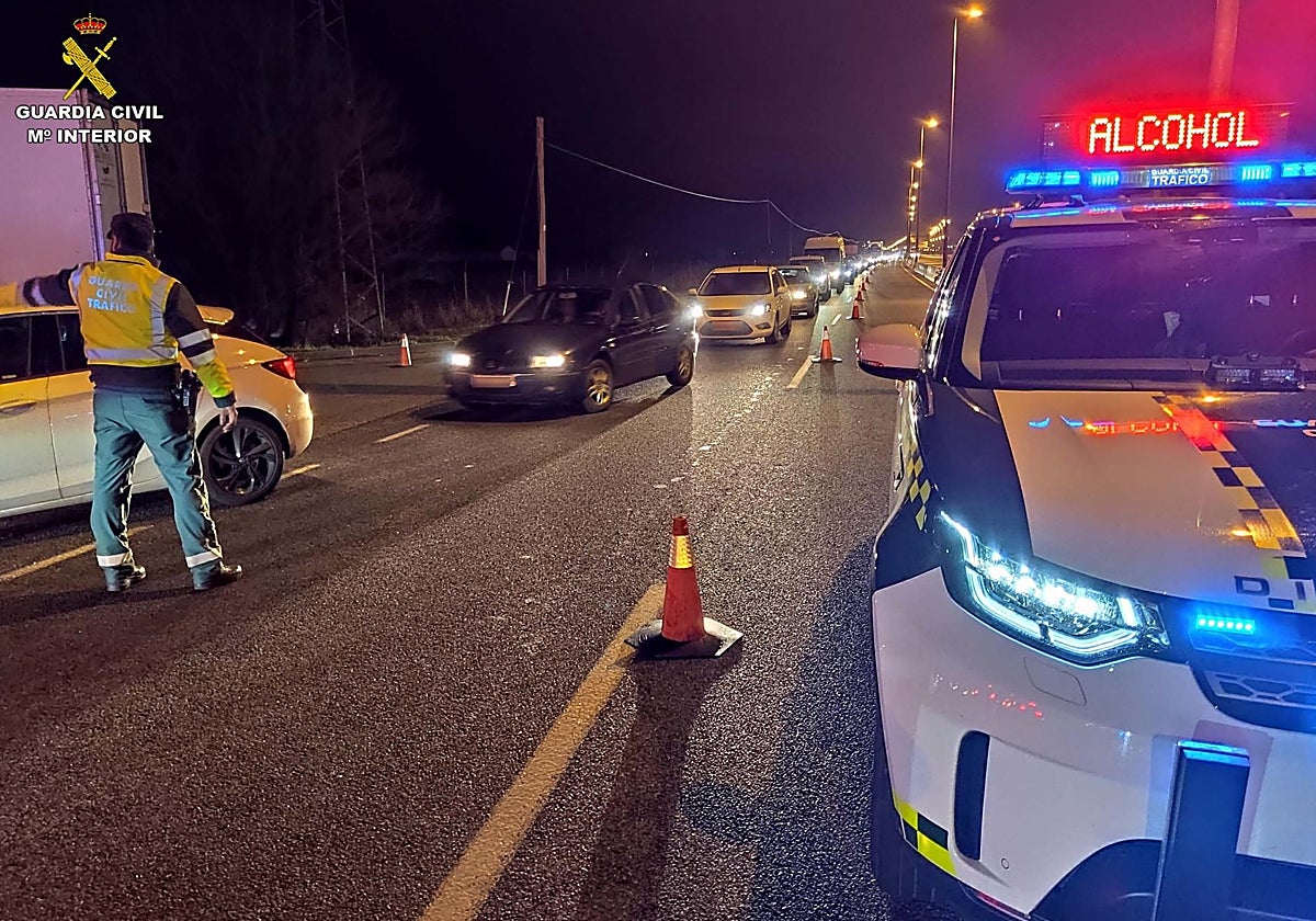 Investigada una conductora por sextuplicar la tasa de alcoholemia tras sufrir un accidente en Guadalajara