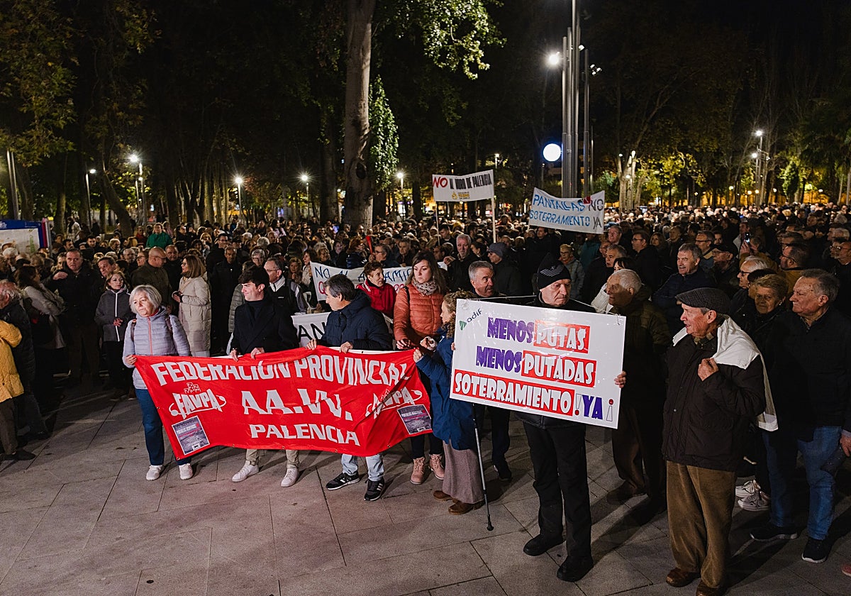 Vecinos protestan por las pantallas acústicas instaladas por Adif en Palencia