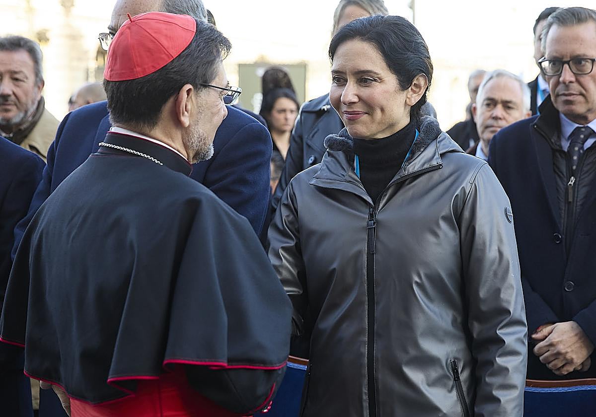 Isabel Díaz Ayuso, junto al cardenal Cobo, antes de la misa
