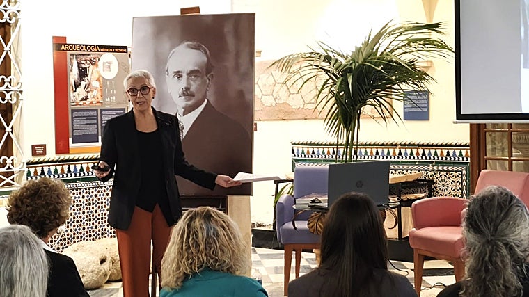 Un momento de la conferencia de Inmaculada Corcho en Priego