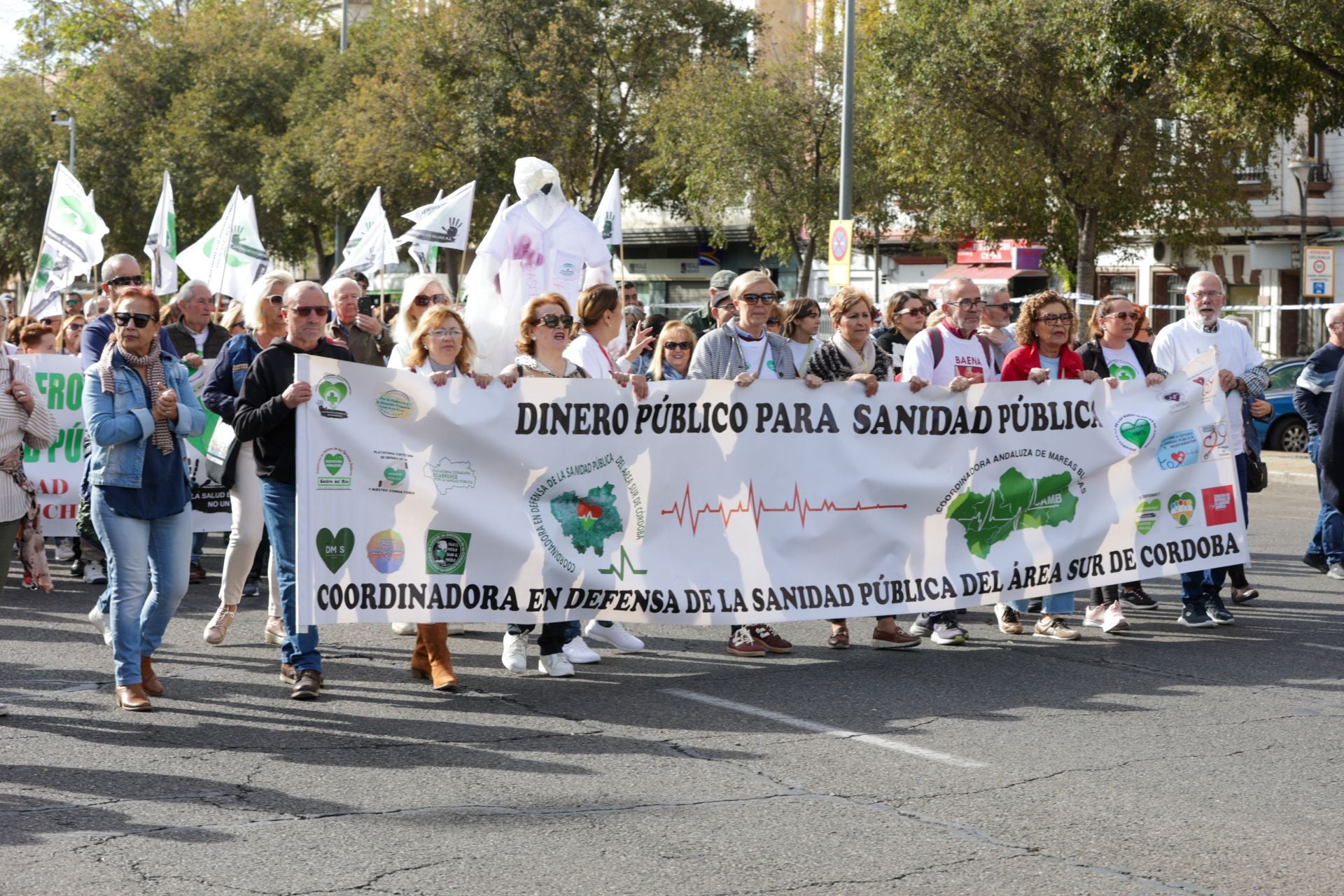 La manifestación por la sanidad pública en Córdoba, en imágenes