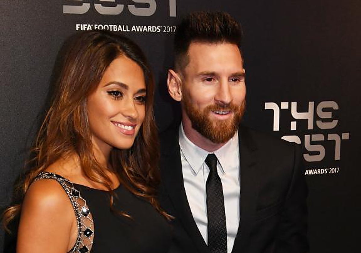 Messi y su esposa, durante una entrega de premios