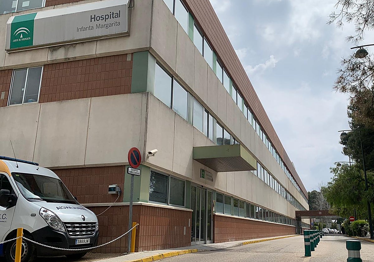 Uno de los accesos al hospital Infanta Margarita de Cabra