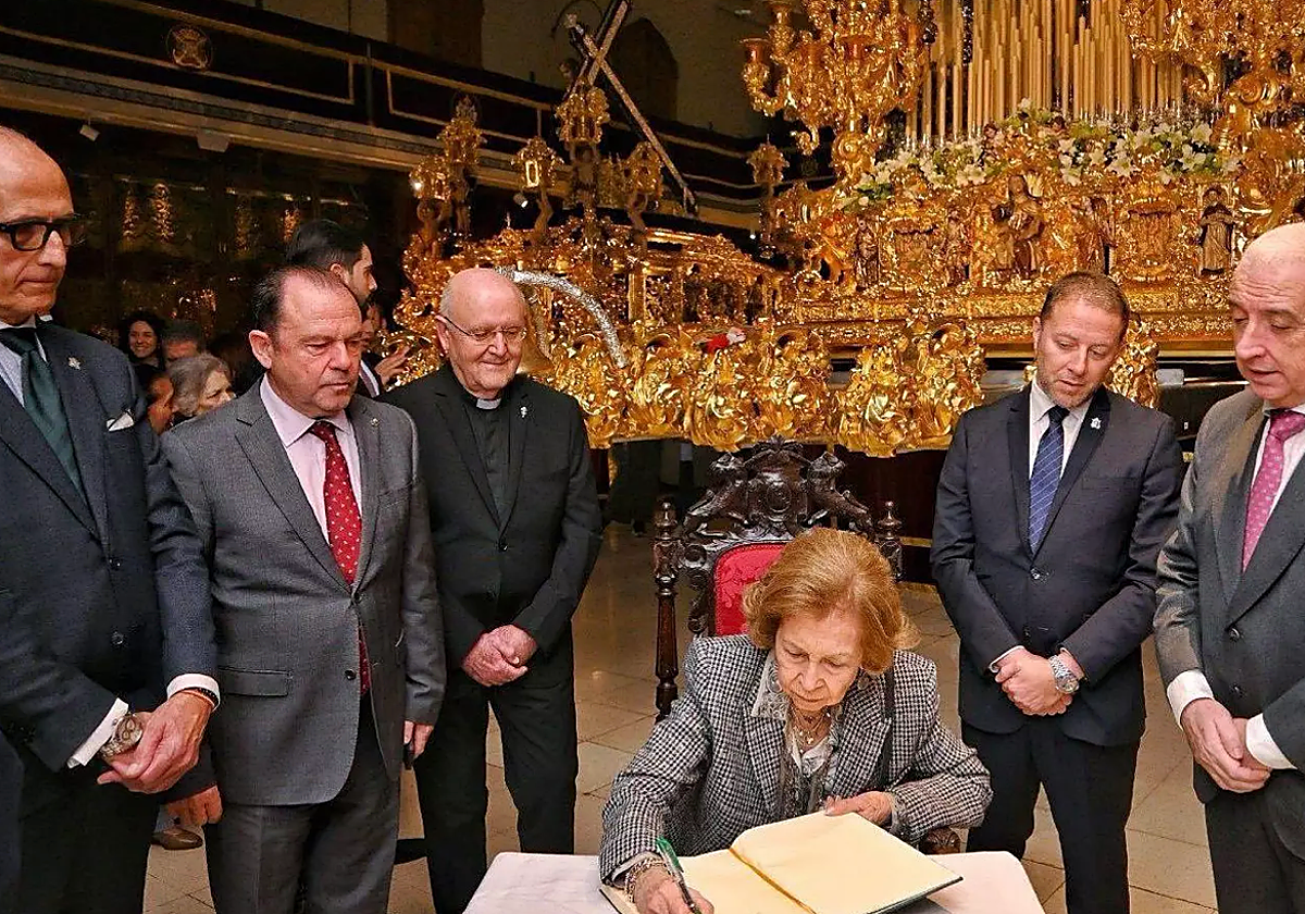 La Reina Doña Sofía, Camarera de Honor de María Santísima de la Esperanza