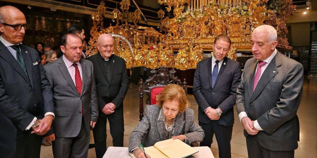 La Reina Doña Sofía, nueva Camarera de Honor de la Virgen de la Esperanza de Málaga