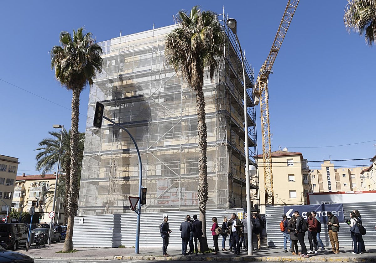 Un edificio en rehabilitación de la ciudad de Alicante