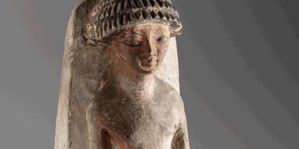 Collares, túnicas, amuletos, relieves: así son los contenidos de la exposición en Córdoba del antiguo Egipto