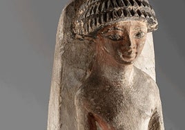 Collares, túnicas, amuletos, relieves: así son los contenidos de la exposición en Córdoba del antiguo Egipto