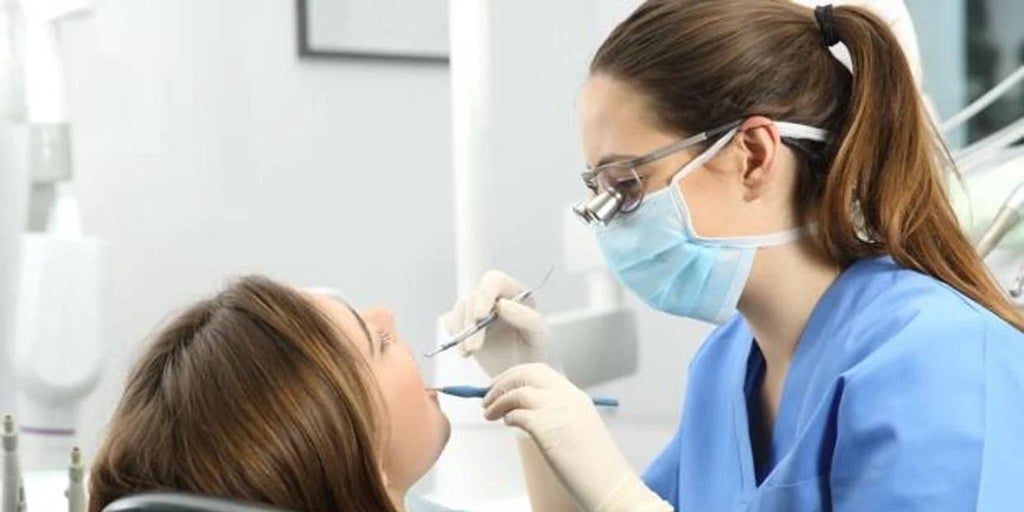 Los menores de 15 años ya pueden solicitar la revisión dental gratuita en Andalucía: ¿cómo pedir la cita?