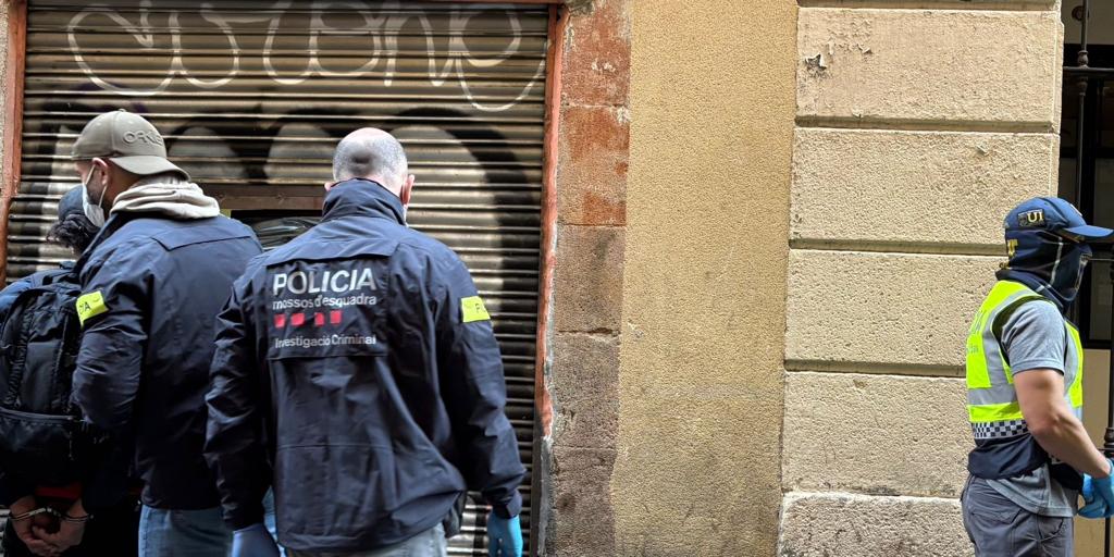 Diez personas detenidas en una operación contra los narcopisos y los puntos de venta de droga en Barcelona