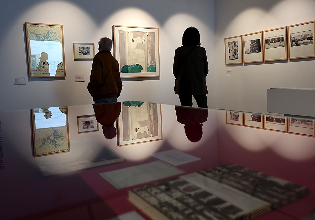 Obras en la exposición sobre la Córdoba de Rafael de La-Hoz