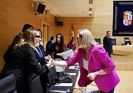 Familia se marca el «ambicioso objetivo» de superar los mil millones de euros para atender la dependencia