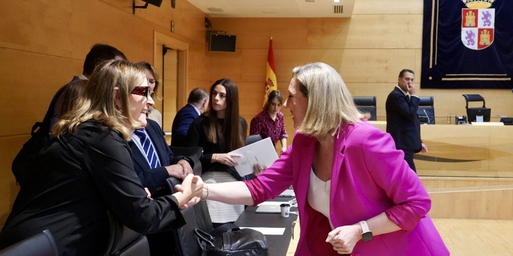 Familia se marca el «ambicioso» reto de superar los mil millones de euros para atender la dependencia