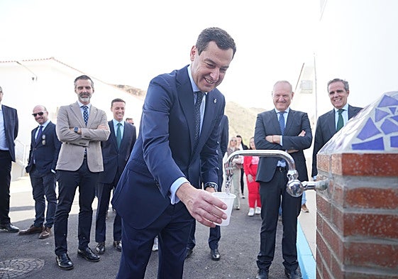 Juanma Moreno durante la inauguración de la potabilizadora de Cuevas del Almanzora